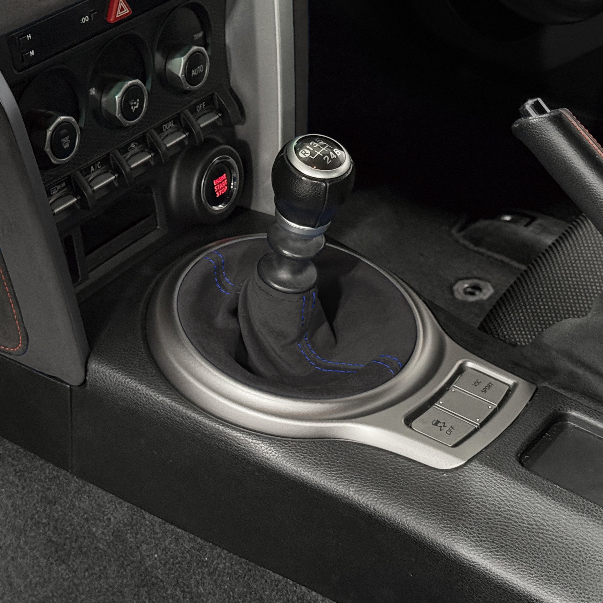 ★BRZ(ZC6), 86(ZN6)MT用 シフトブーツ&サイドブレーキブーツ 86(ZN6)/BRZ(ZC6)】MT シフトブーツ (ブルーステッチ) | CUSTOM LINE